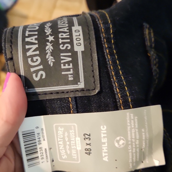 Brand New Signature by Levi Strauss & Co. Gold Label Men's Athletic Fit Jean - Picture 3 of 3